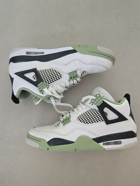 Nike Air Jordan 4 Retro Seafoam Woman's Sneakers Size 9.5